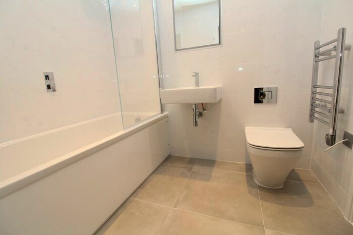 2 Bedroom Apartment To Rent In Dacres Road, Forest Hill, SE23