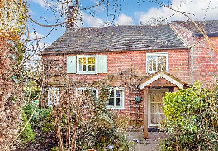 2 Bedroom Cottage For Sale In Andrews Hill, Billingshurst, West Sussex, RH14