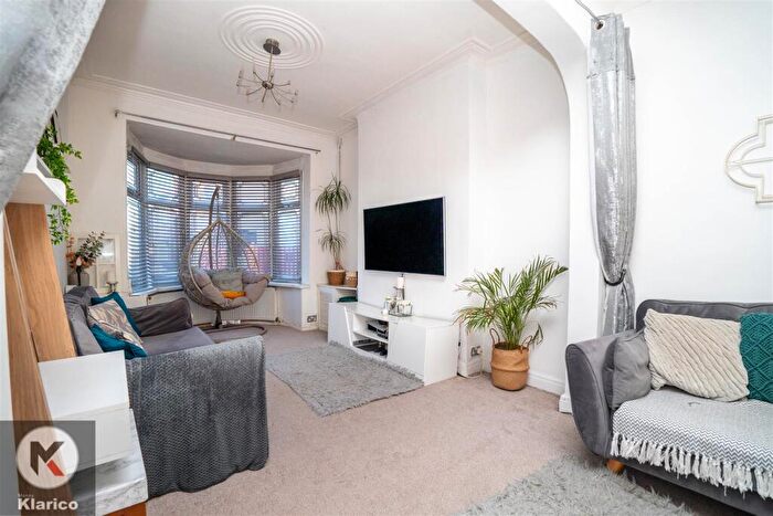 3 Bedroom End Of Terrace House For Sale In Blythswood Road, Birmingham, B11