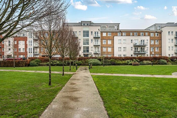 2 Bedroom Apartment For Sale In Grebe Way, Maidenhead, SL6