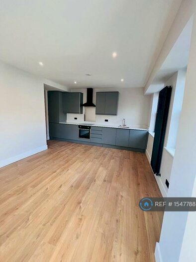 1 Bedroom Flat To Rent In Isabella House, East Grinstead, RH19