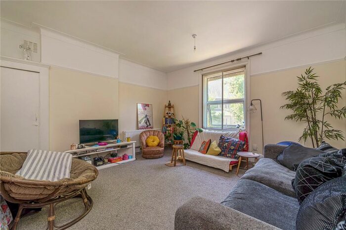 3 Bedroom Apartment To Rent In Lordship Lane, East Dulwich, London, SE22