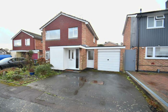 3 Bedroom Detached House For Sale In Home Farm Way, Stoke Poges, Buckinghamshire, SL3