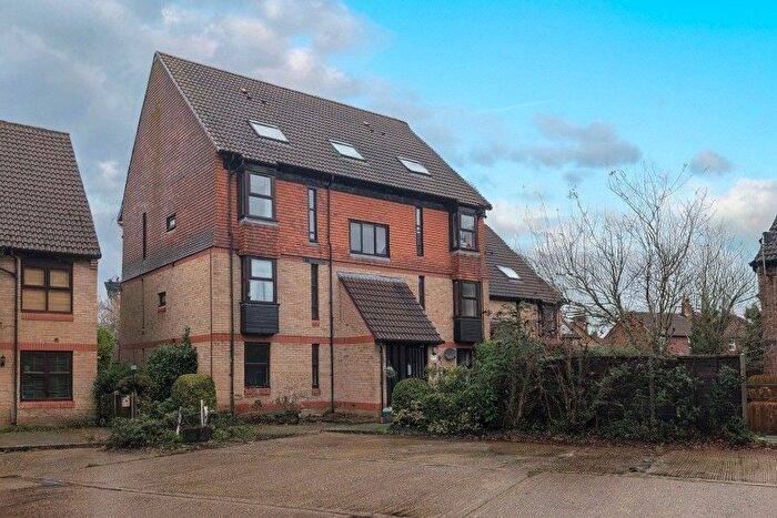 Studio To Rent In Goldsworth Park, Woking, Surrey, GU21