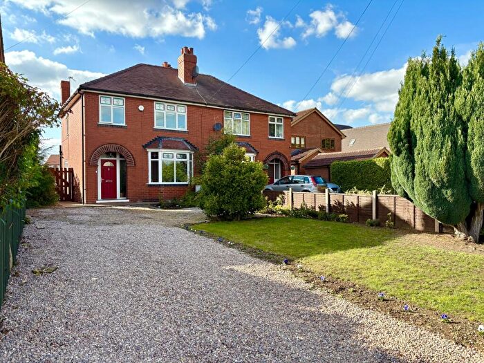 3 Bedroom Semi-Detached House For Sale In Whiphill Top Lane, Branton, Doncaster, DN3