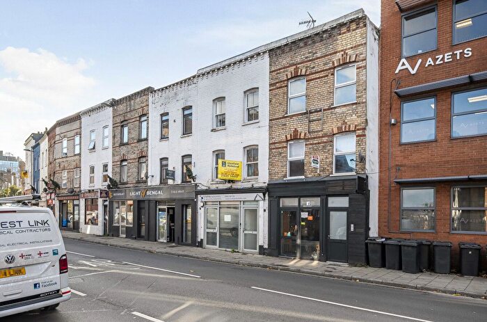 3 Bedroom Flat For Sale In Andover Road, Winchester, Hampshire, SO23