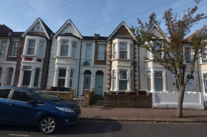 1 Bedroom Terraced House To Rent In Leytonstone, London, E11