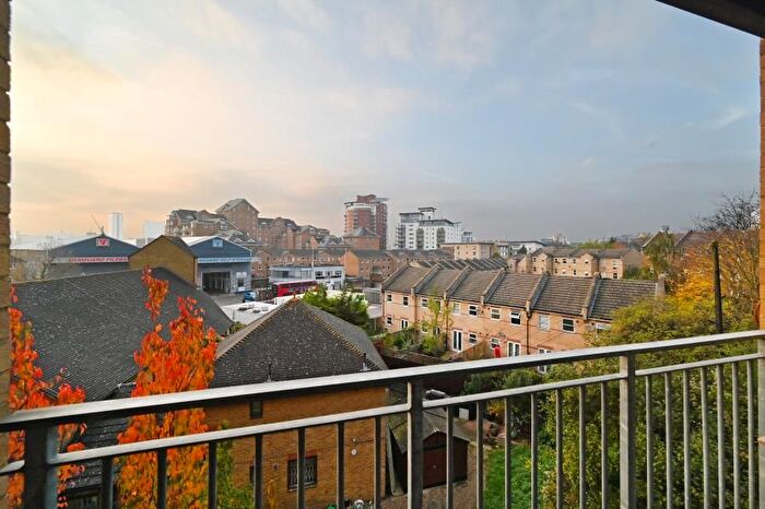 1 Bedroom Flat To Rent In Sherwood Gardens, London, E14