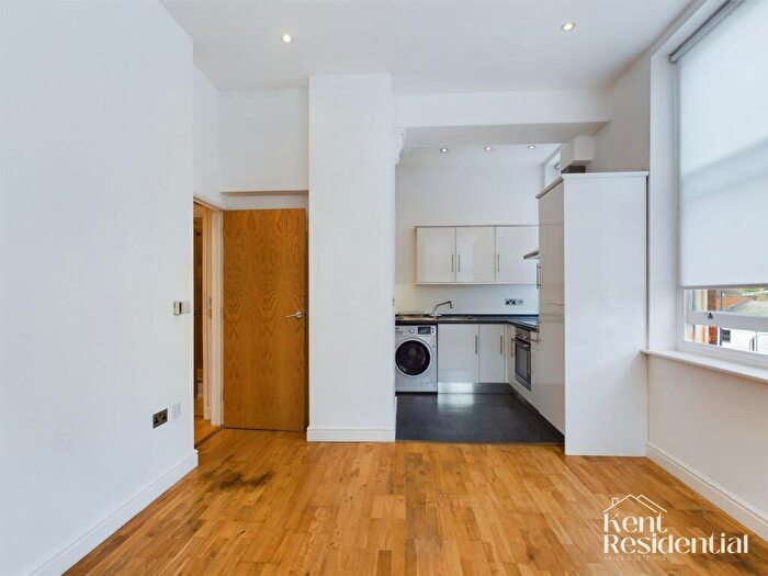 1 Bedroom Apartment To Rent In Mill Street, Mill Court, ME15