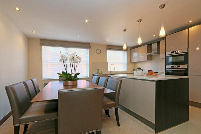 2 Bedroom Flat To Rent In Ennismore Gardens, Knightsbridge, SW7