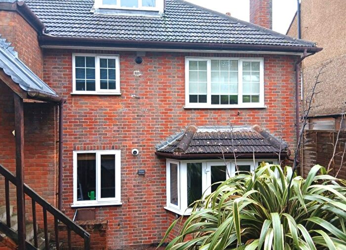 1 Bedroom Flat For Sale In Whitelands Road, High Wycombe, HP12