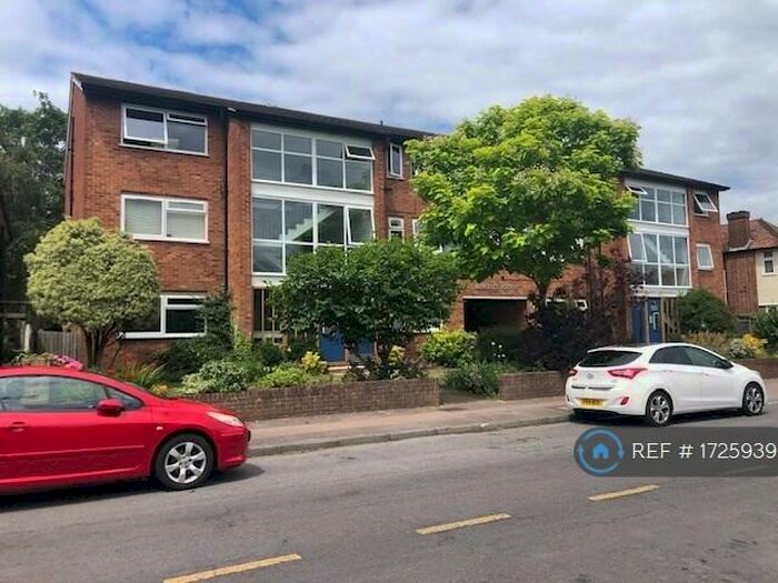 2 Bedroom Flat To Rent In Berkeley Lodge, New Malden, KT3