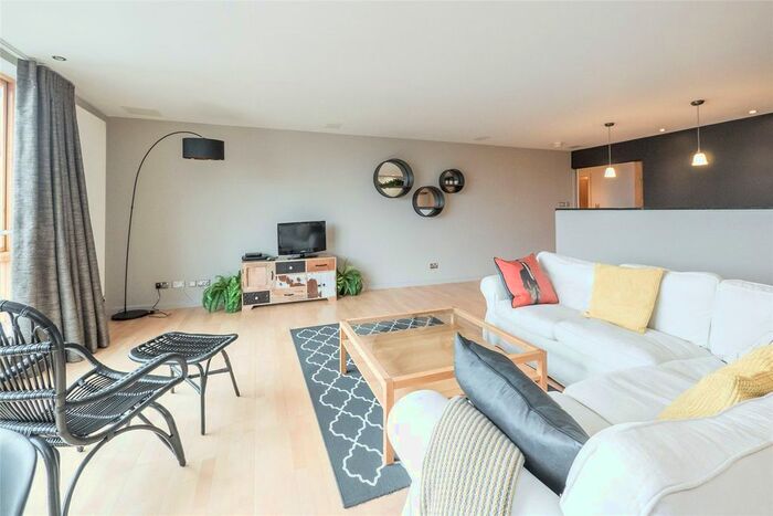 2 Bedroom Flat To Rent In Gardner's Crescent, Edinburgh, EH3