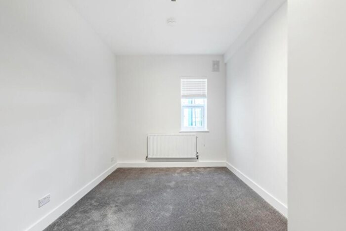 3 Bedroom Flat To Rent In Flat Digby Works, E9
