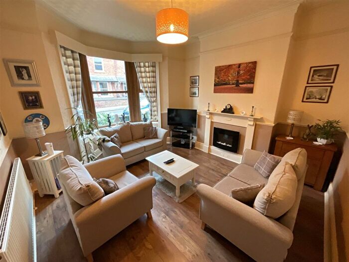 3 Bedroom Terraced House For Sale In Prospect Road, Scarborough, YO12