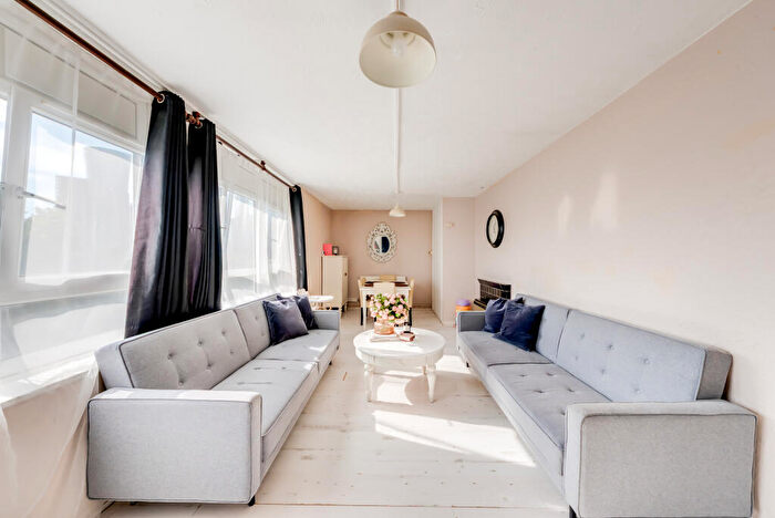3 Bedroom Flat For Sale In Manchester Road, London, E14