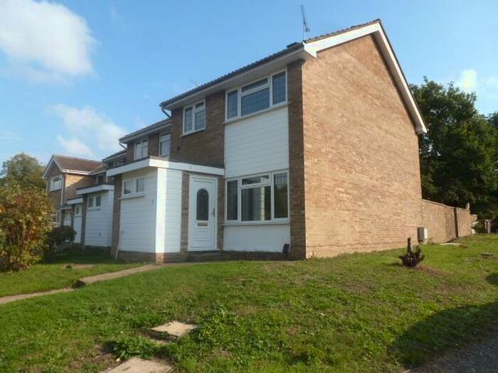 3 Bedroom End Of Terrace House To Rent In Parklands Drive, Chelmsford, CM1