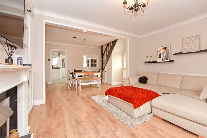 3 Bedroom End Terrace House For Sale In Cudworth Road, South Willesborough, Ashford, Kent, TN24