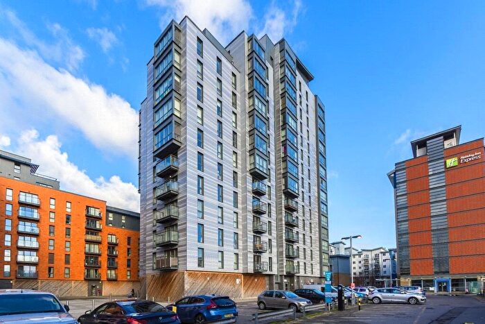 2 Bedroom Apartment To Rent In Lexington Apartments, Railway Terrace, Slough, Berkshire, SL2