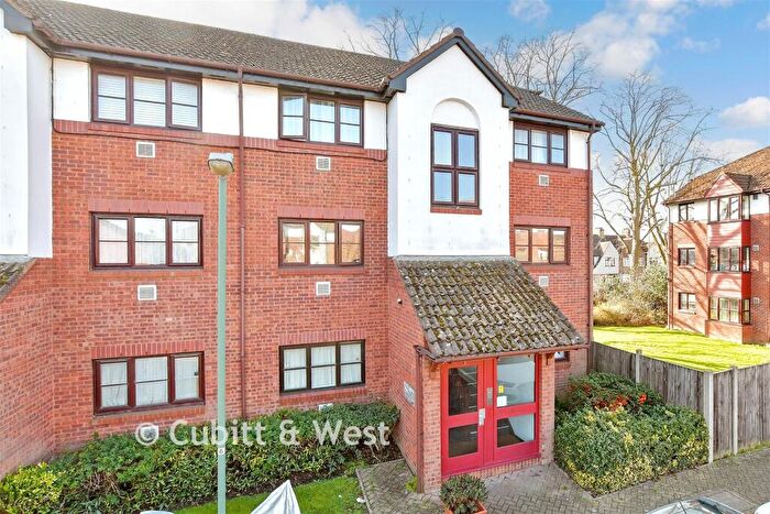 1 Bedroom Apartment For Sale In Violet Close, Wallington, Surrey, SM6