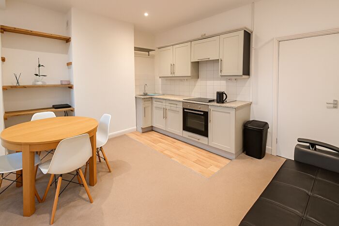 2 Bedroom Flat To Rent In Frith Road, Leyton, London, E11