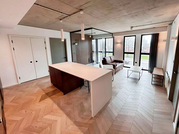 2 Bedroom Apartment To Rent In St Georges Gardens, M15
