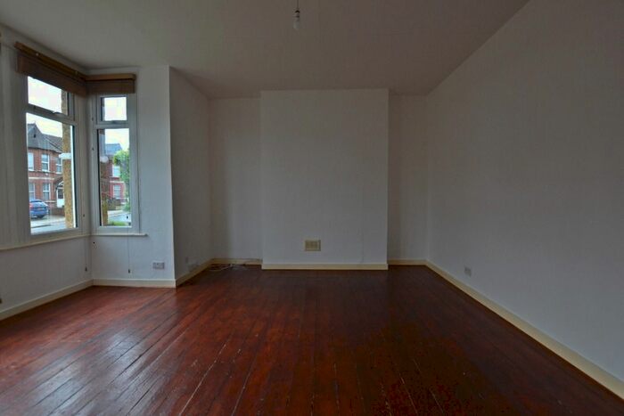 2 Bedroom Maisonette To Rent In Brownlow Road, Bowes Green, London, N11