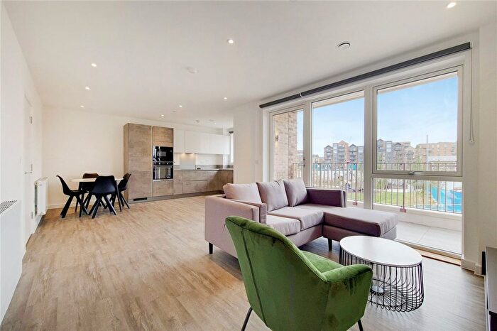 2 Bedroom Flat To Rent In Fresh Wharf Road, Barking, Essex, IG11