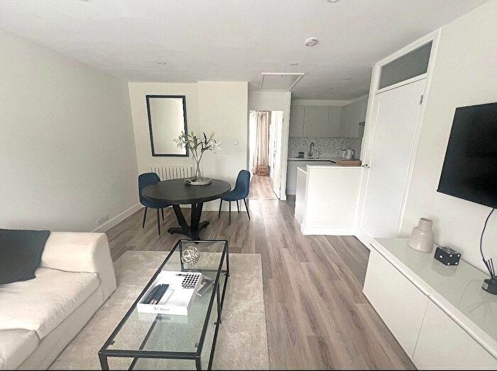 1 Bedroom Maisonette To Rent In Windsor Street, Chertsey, KT16