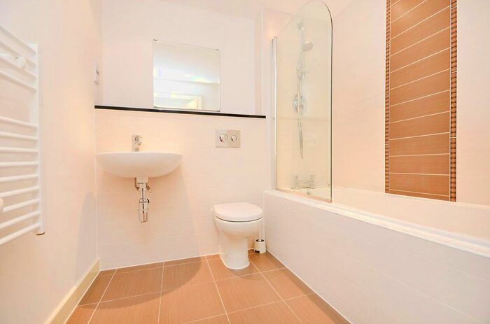 2 Bedroom Flat To Rent In Agate Close, Park Royal, London, NW10