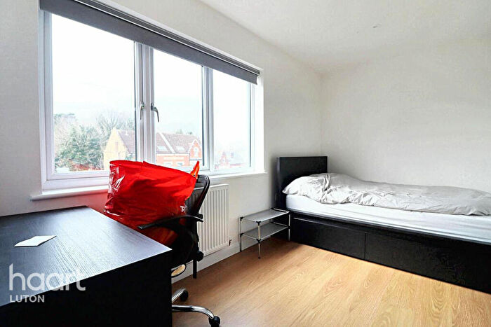 2 Bedroom Apartment For Sale In Napier Road, Luton, LU1