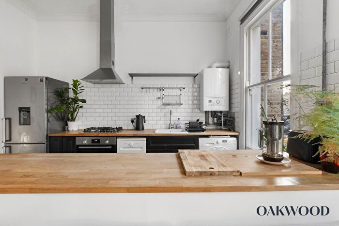 1 Bedroom Flat For Sale In Cazenove Road, London, N16
