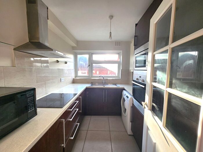 2 Bedroom Flat To Rent In Windsor Road, Slough, SL1