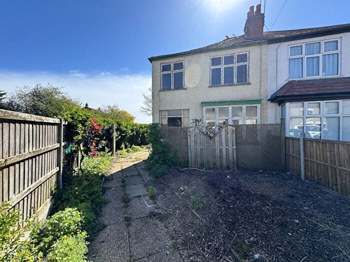 3 Bedroom Semi-Detached House For Sale In Oldbury Road, Nuneaton, CV10