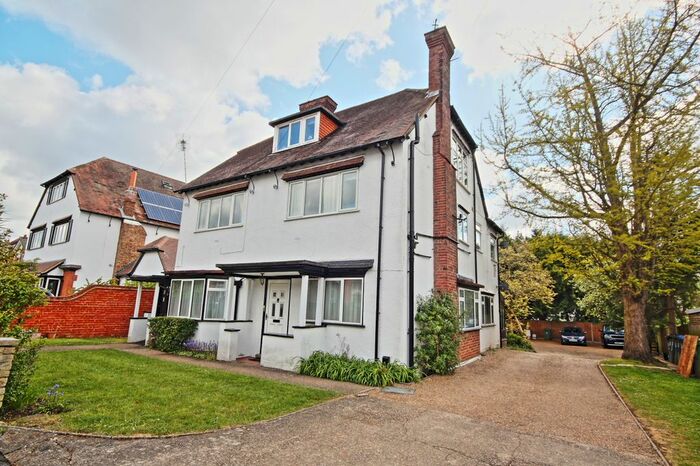 2 Bedroom Flat To Rent In York Road, Woking, GU22