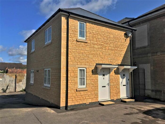 1 Bedroom Flat To Rent In The Causeway, Chippenham, SN15