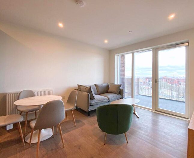 2 Bedroom Apartment To Rent In Mary Neuner Road, London, N8