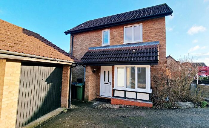 2 Bedroom Semi-Detached House To Rent In Chatsworth Drive, Wellingborough, NN8