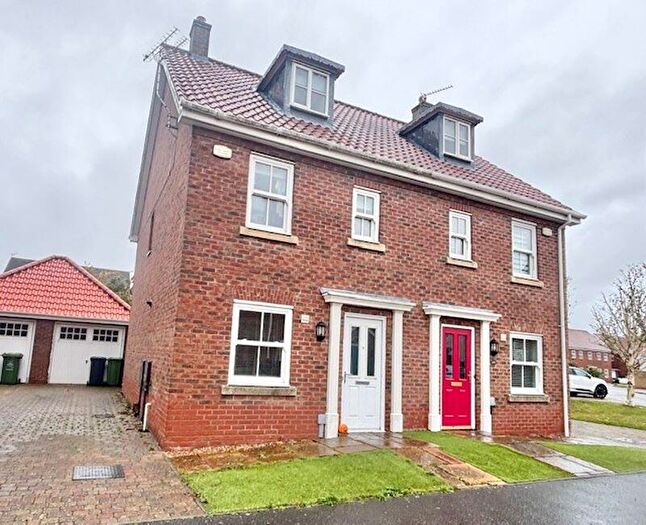 3 Bedroom Semi Detached House For Sale In Carrel Road, Gorleston, NR31