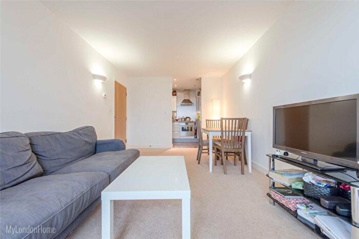 1 Bedroom Apartment To Rent In Blackwall Way, London, E14