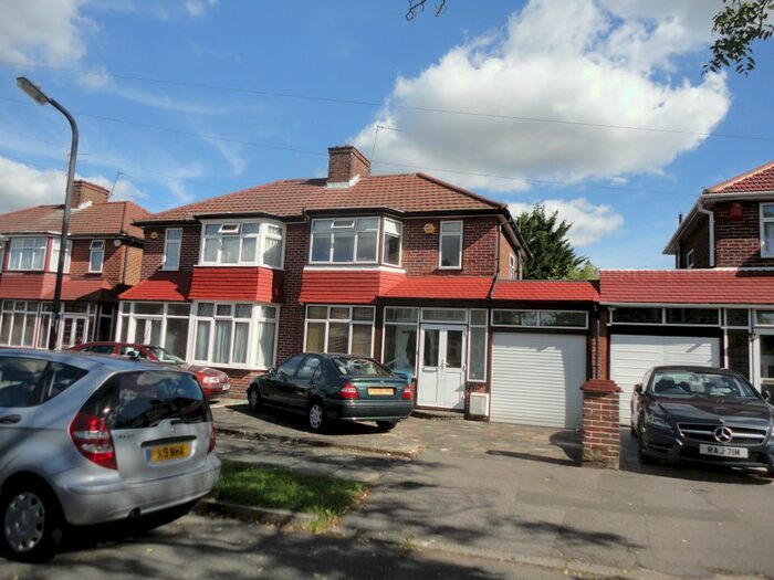 3 Bedroom Semi-Detached House To Rent In Anmersh Grove, Stanmore HA7