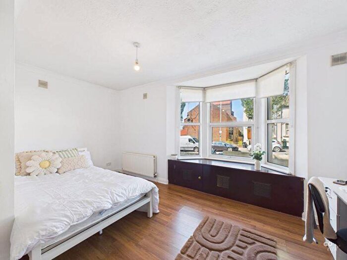 2 Bedroom Flat To Rent In Elm Grove, Brighton, BN2