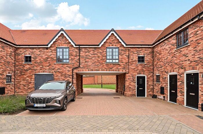 2 Bedroom Country House For Sale In Orchard Drive, Bedford, MK42