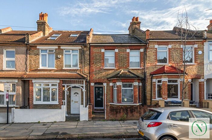 3 Bedroom Semi Detached House To Rent In Lebanon Road, Croydon, CR0