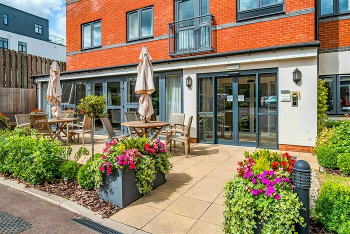 1 Bedroom Retirement Property For Sale In Oscar Lodge, Aylesbury, HP20