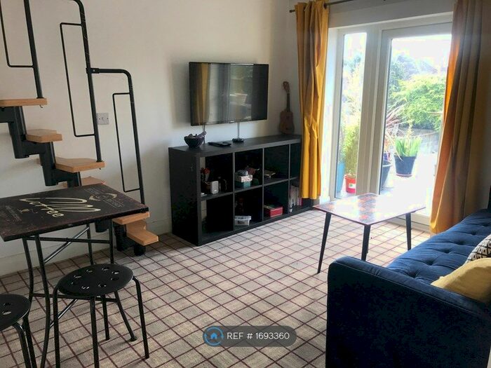 1 Bedroom Flat To Rent In Rosebery Road, Kingston Upon Thames, KT1