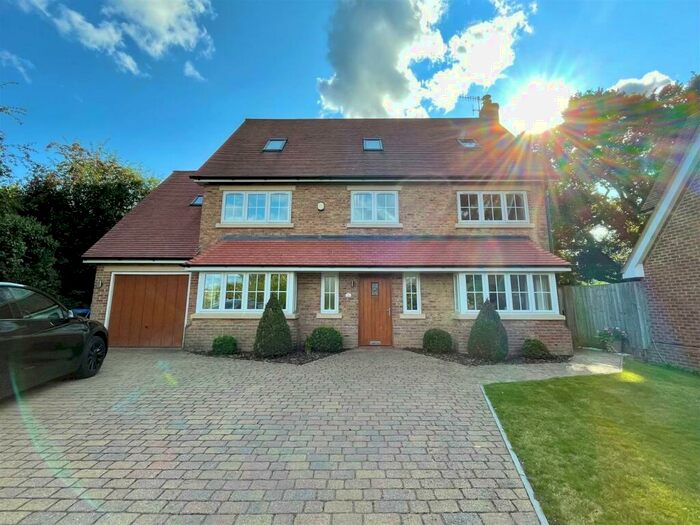 6 Bedroom Detached House To Rent In Rivington Gardens, Northchurch, Berkhamsted, HP4