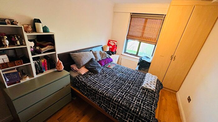 2 Bedroom Flat To Rent In Copperfield Road, London, E3