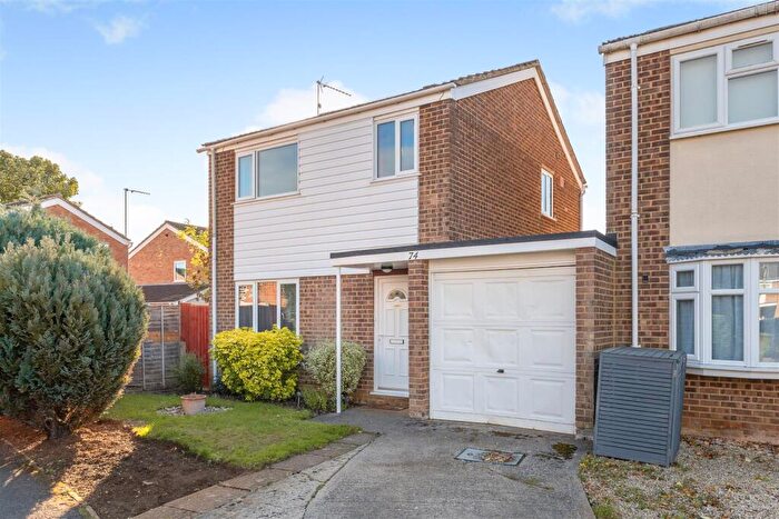3 Bedroom Link Detached House For Sale In Elton Road, Banbury, OX16