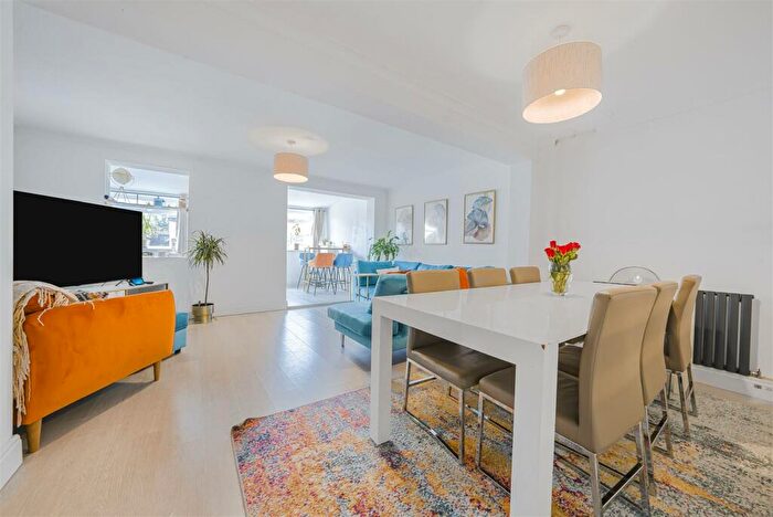 3 Bedroom End Of Terrace House To Rent In Gogmore Farm Close, Chertsey, KT16